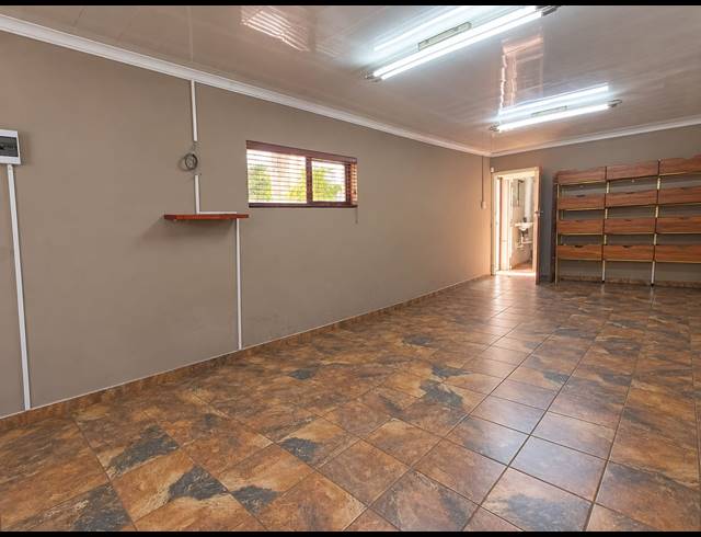 70M² OFFICE TO LET IN ROTHDENE